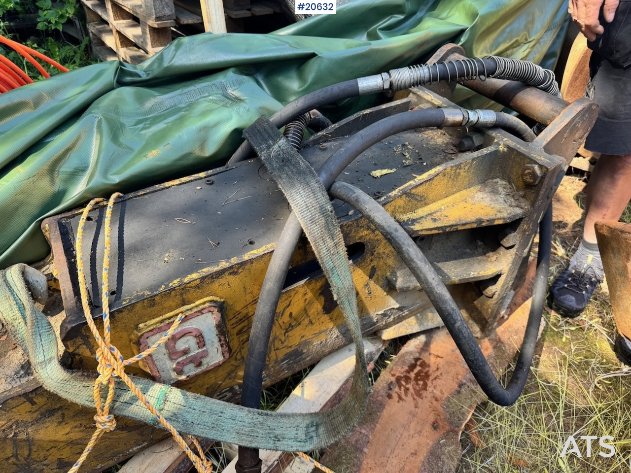 Giant GT60S - Hydraulic hammer for Construction machinery: picture 2 Giant GT60S - Hydraulic hammer for Construction machinery: picture 2