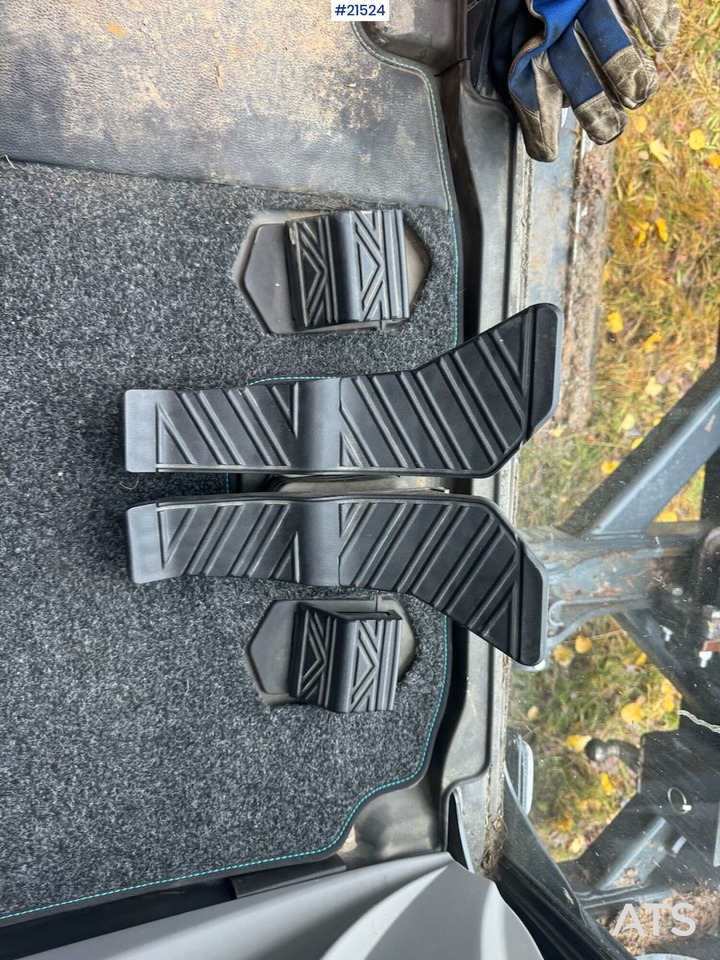 Crawler excavator Kobelco SK140SRLC: picture 34