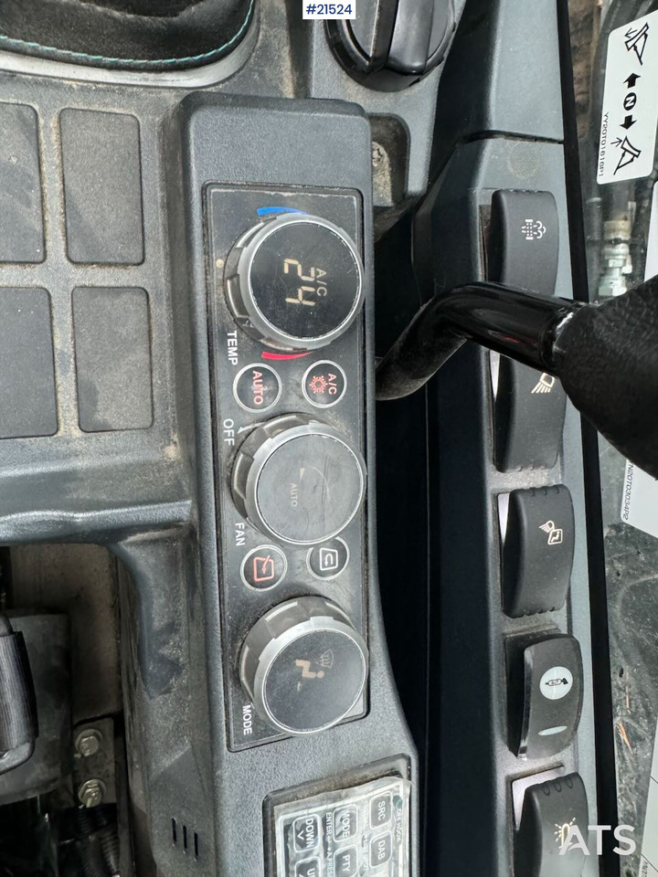 Crawler excavator Kobelco SK140SRLC: picture 36