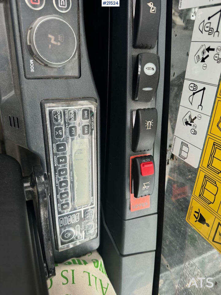 Crawler excavator Kobelco SK140SRLC: picture 37