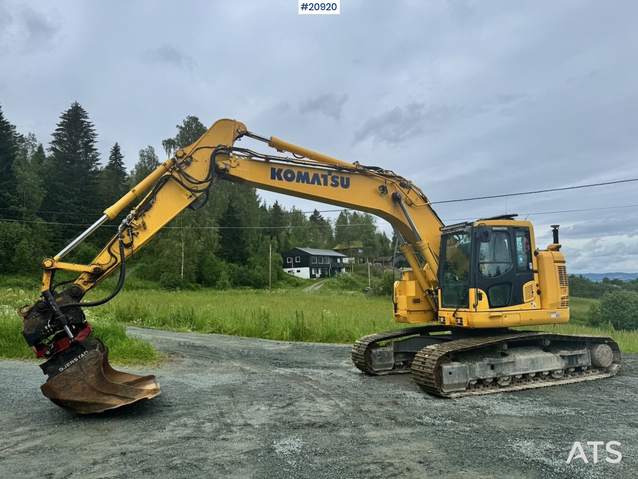 Komatsu PC229USLC-11 - Crawler excavator: picture 2 Komatsu PC229USLC-11 - Crawler excavator: picture 2