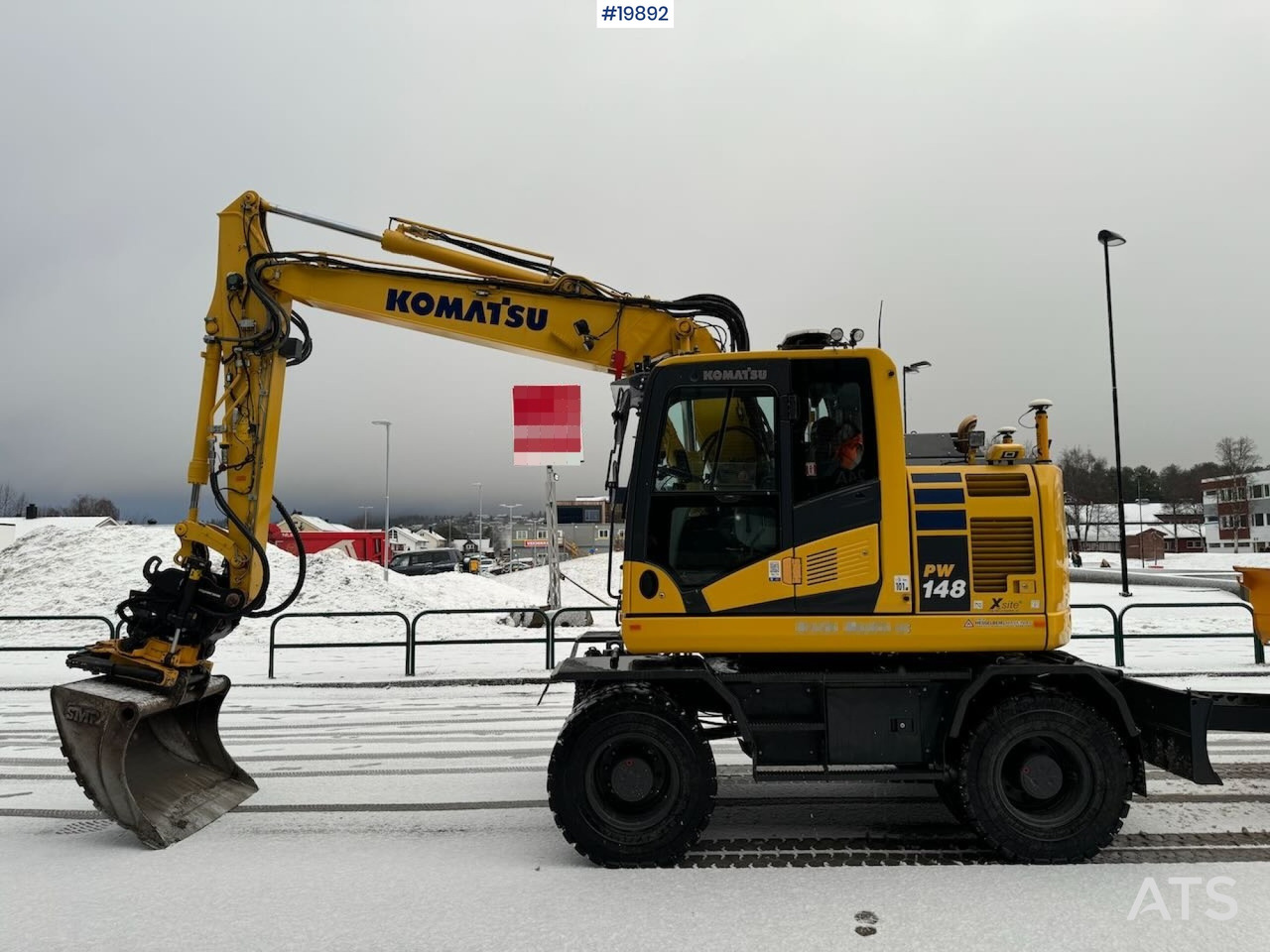 Komatsu PW148-11 - Wheel excavator: picture 2 Komatsu PW148-11 - Wheel excavator: picture 2