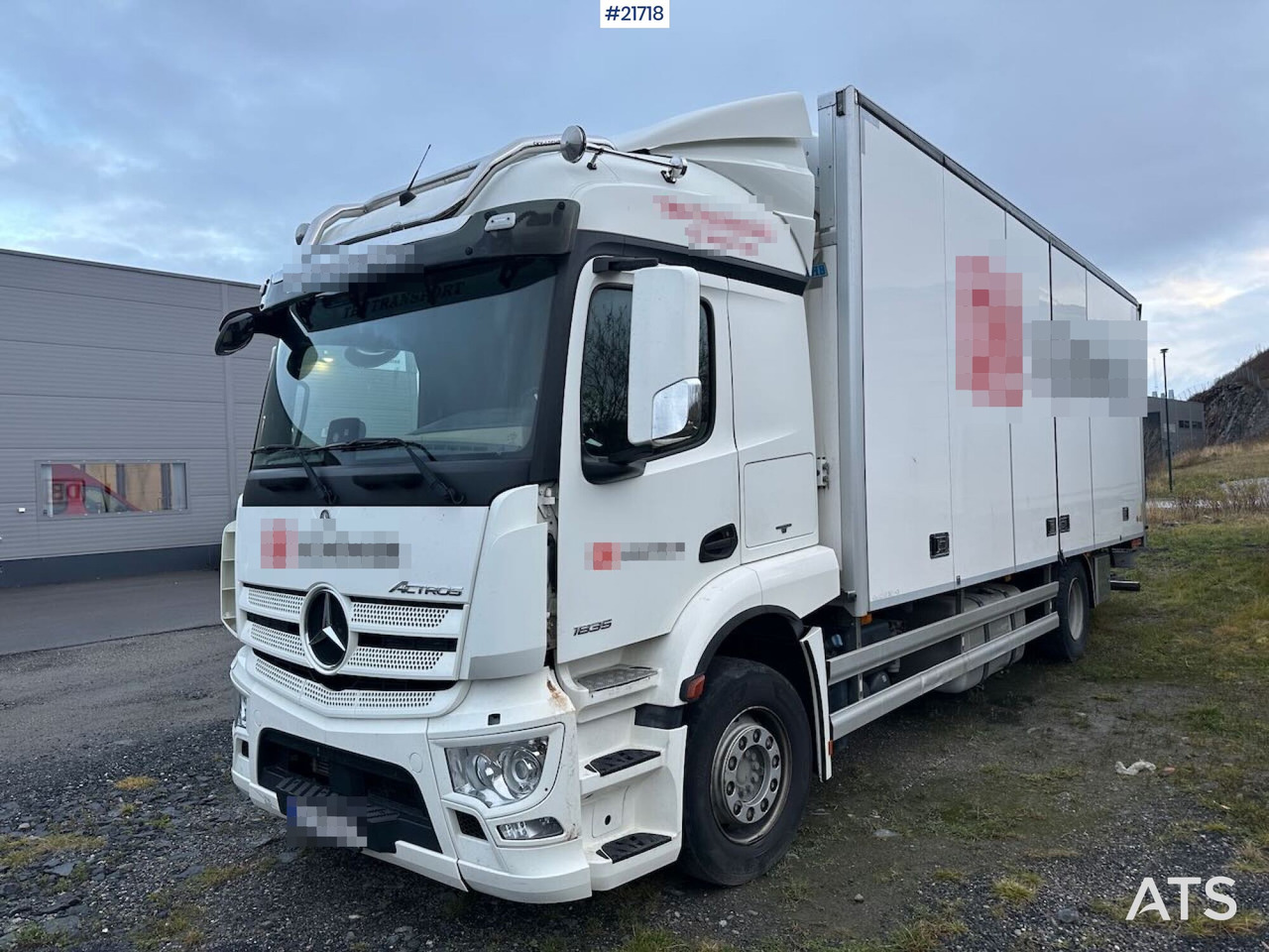 Mercedes Actros 1835 skapbil m/ Full sideåpning, aggregat, lift og 2 sett dekk - Box truck: picture 1 Mercedes Actros 1835 skapbil m/ Full sideåpning, aggregat, lift og 2 sett dekk - Box truck: picture 1