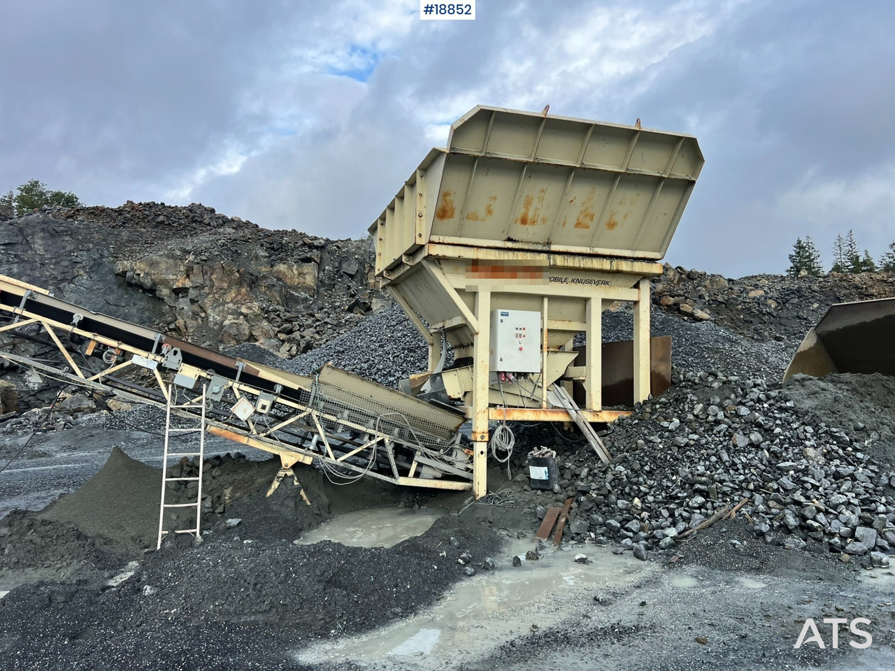 Mobile crusher Metso Lokotrack LT220D Finknuser m/ sikt, matekasse og transportbånd: picture 6