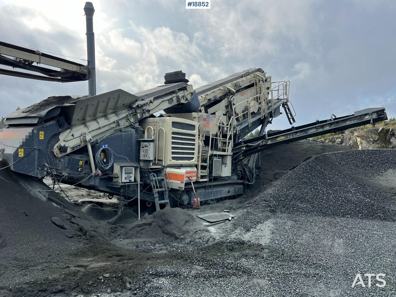 Mobile crusher Metso Lokotrack LT220D Finknuser m/ sikt, matekasse og transportbånd: picture 28