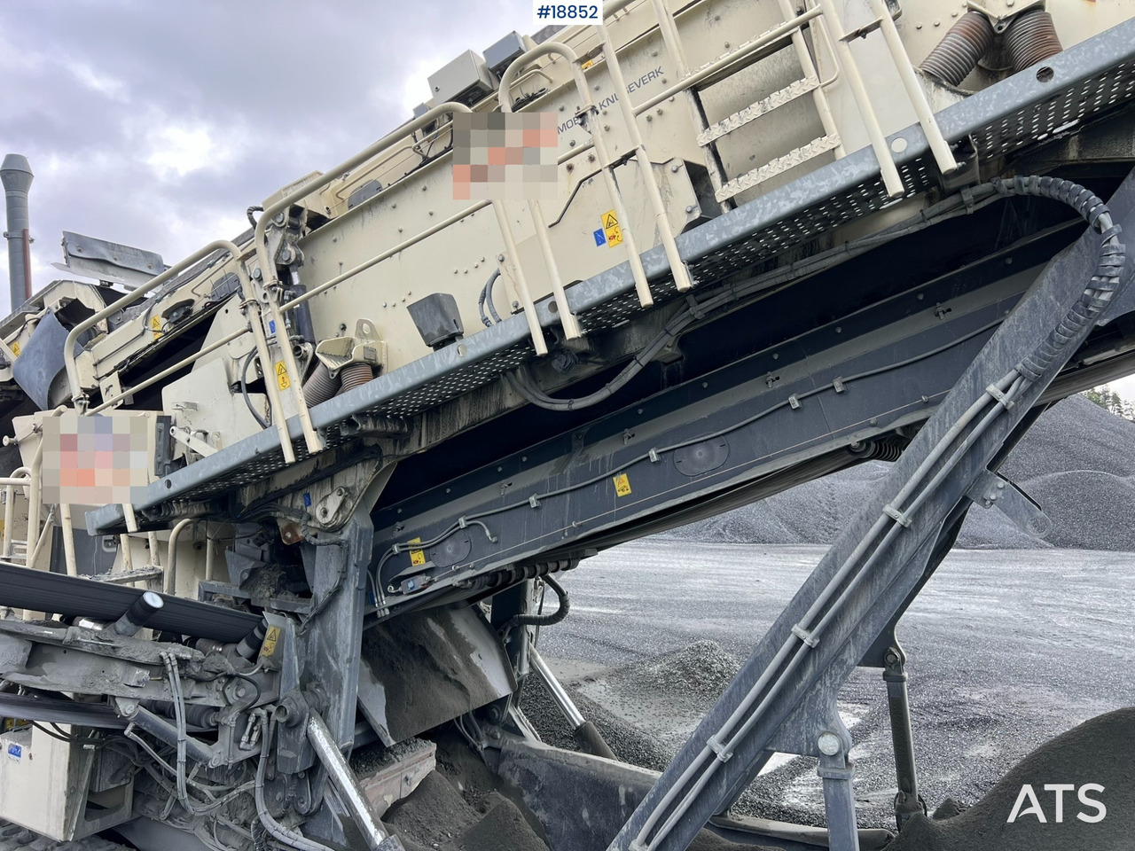 Mobile crusher Metso Lokotrack LT220D Finknuser m/ sikt, matekasse og transportbånd: picture 14