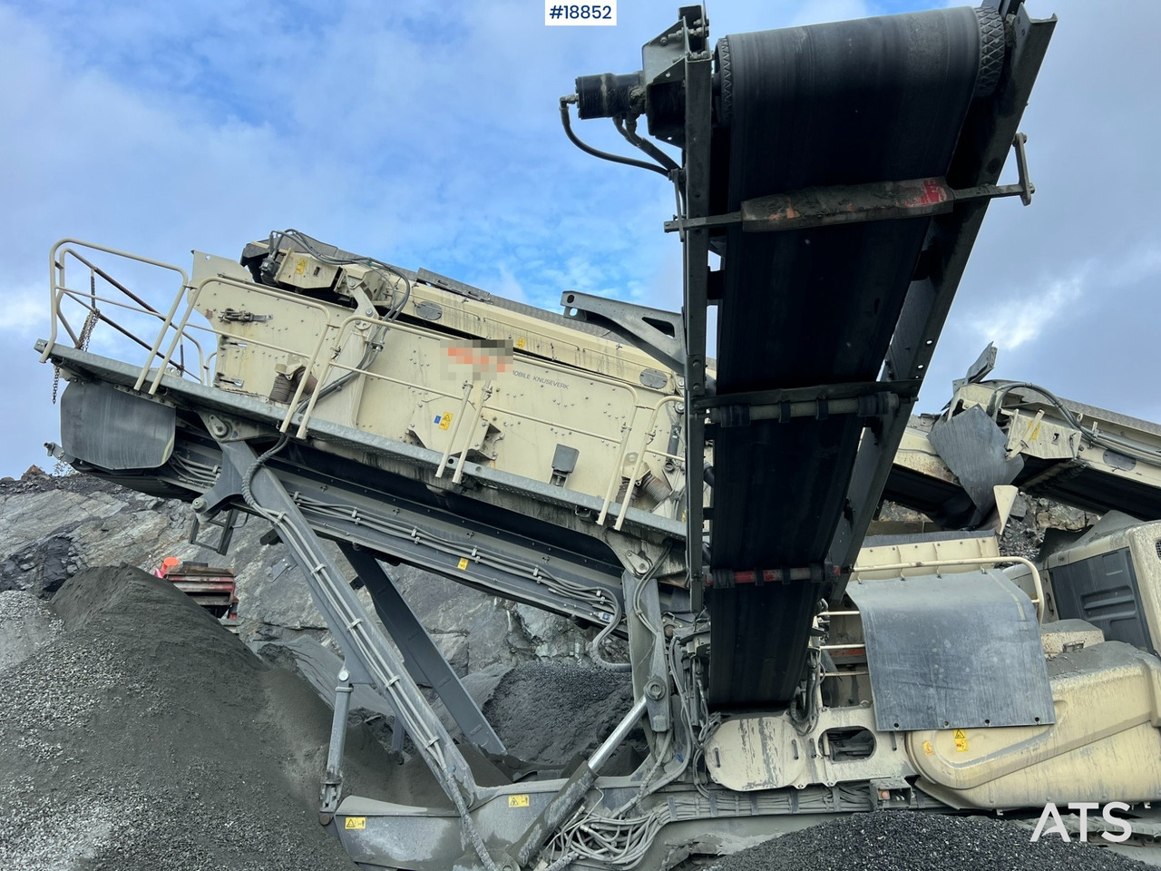 Mobile crusher Metso Lokotrack LT220D Finknuser m/ sikt, matekasse og transportbånd: picture 34