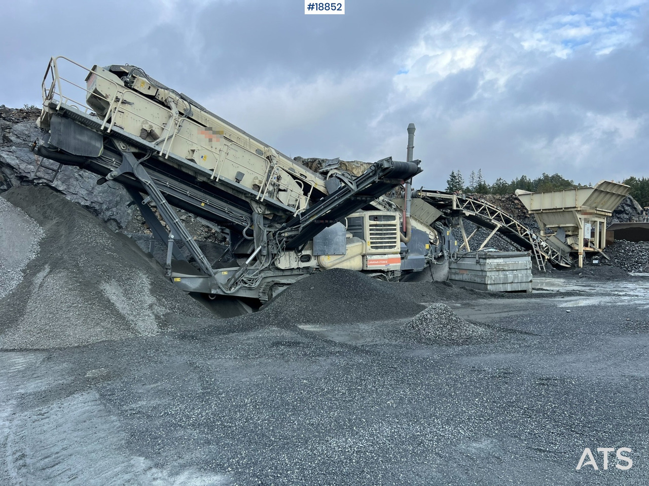 Mobile crusher Metso Lokotrack LT220D Finknuser m/ sikt, matekasse og transportbånd: picture 9