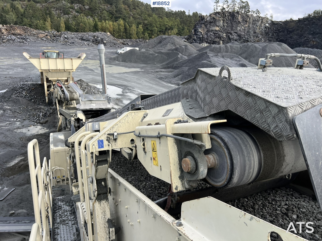 Mobile crusher Metso Lokotrack LT220D Finknuser m/ sikt, matekasse og transportbånd: picture 23