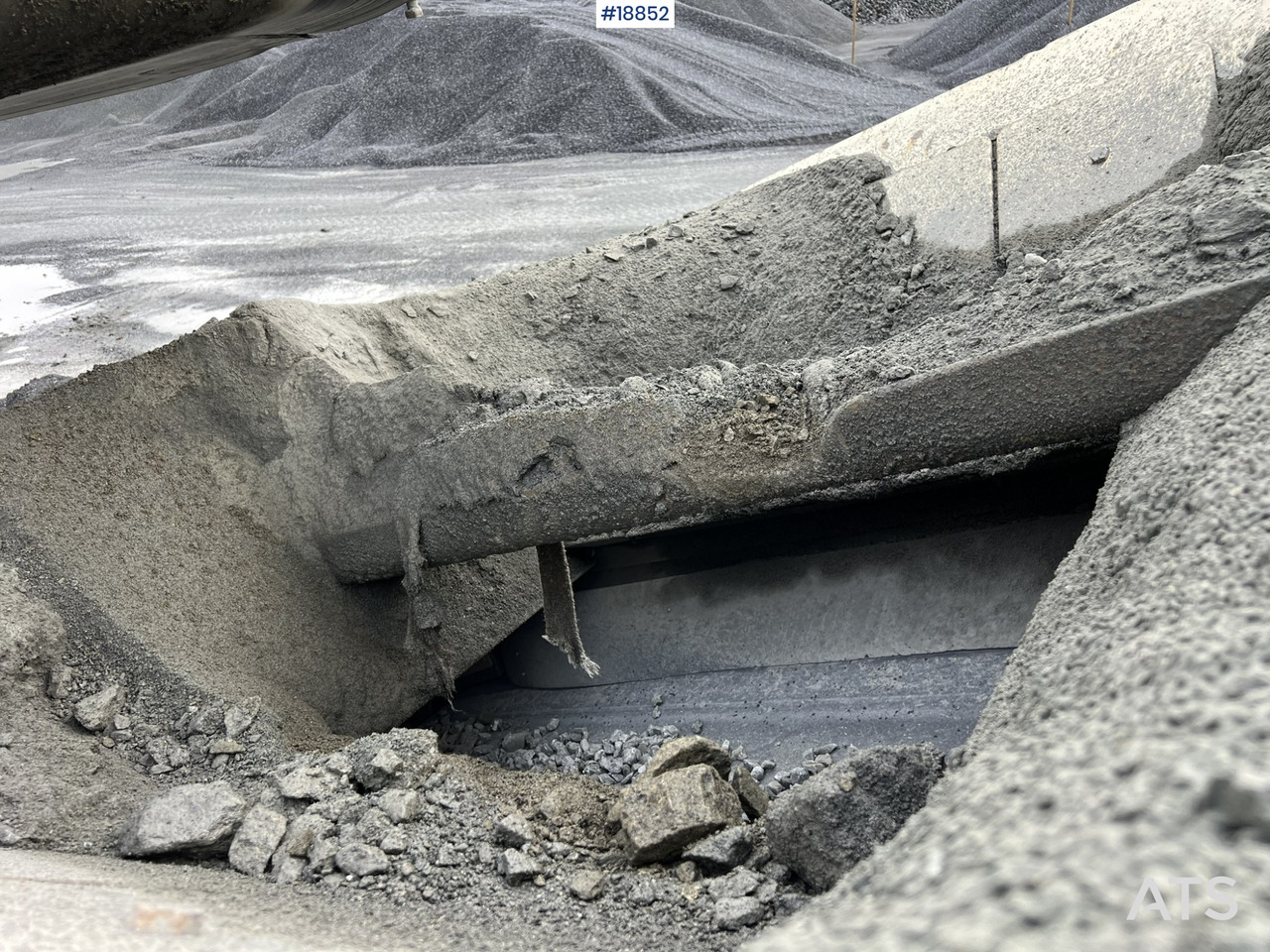 Mobile crusher Metso Lokotrack LT220D Finknuser m/ sikt, matekasse og transportbånd: picture 17