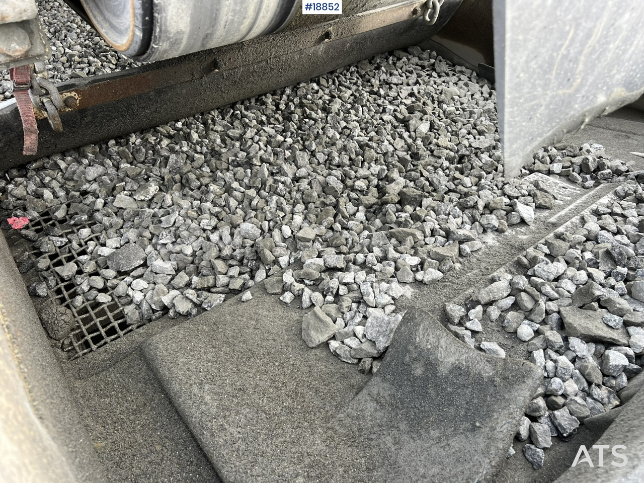 Mobile crusher Metso Lokotrack LT220D Finknuser m/ sikt, matekasse og transportbånd: picture 24