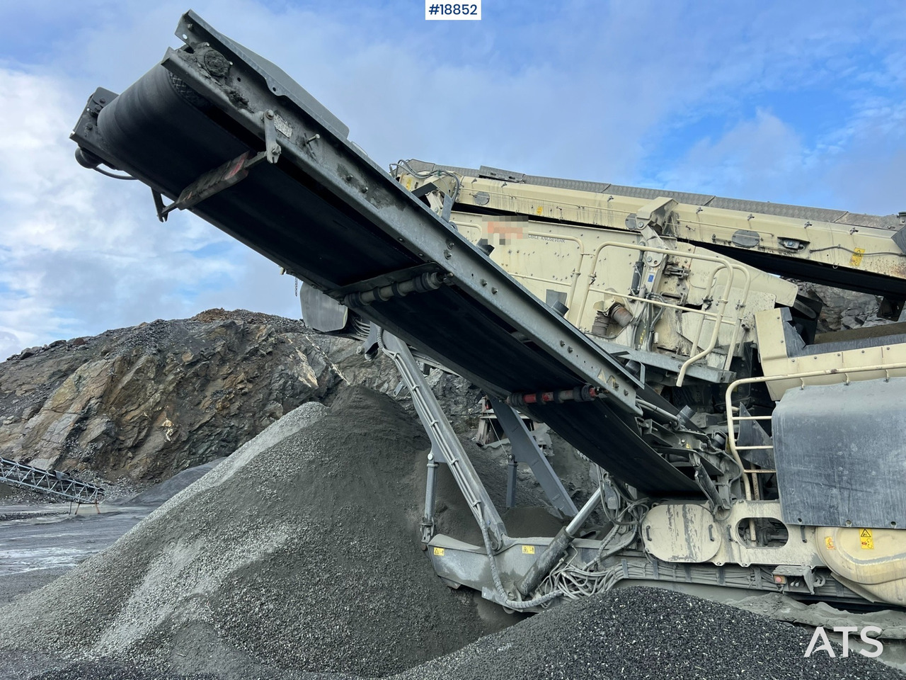 Mobile crusher Metso Lokotrack LT220D Finknuser m/ sikt, matekasse og transportbånd: picture 33