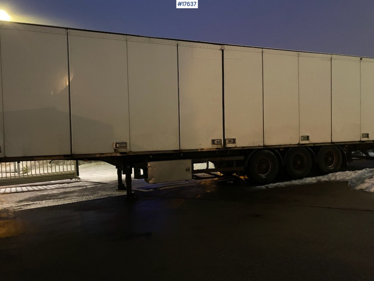 Schmitz Cargobull - Closed box semi-trailer: picture 2 Schmitz Cargobull - Closed box semi-trailer: picture 2