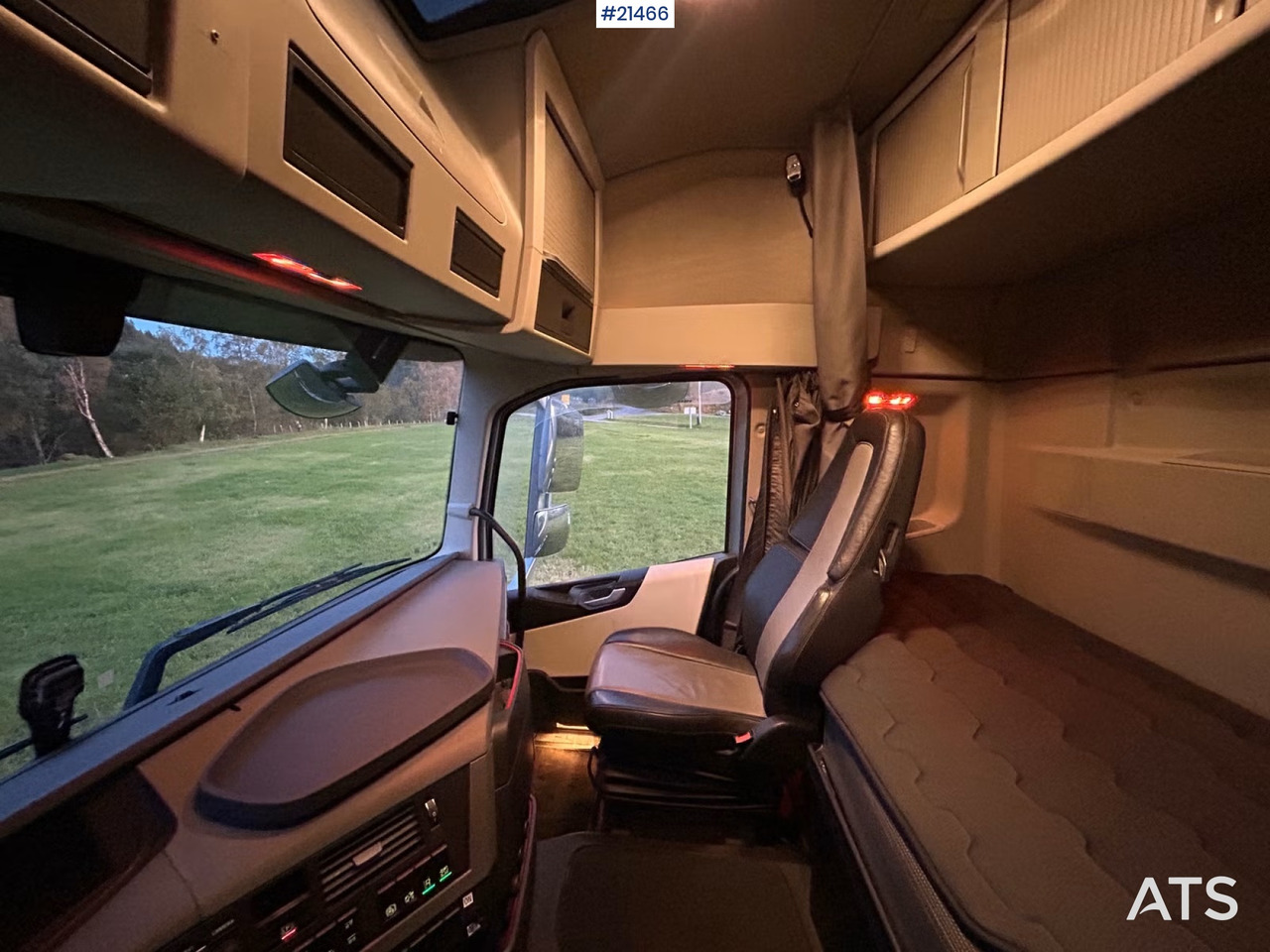 Tractor unit Volvo FH540: picture 7