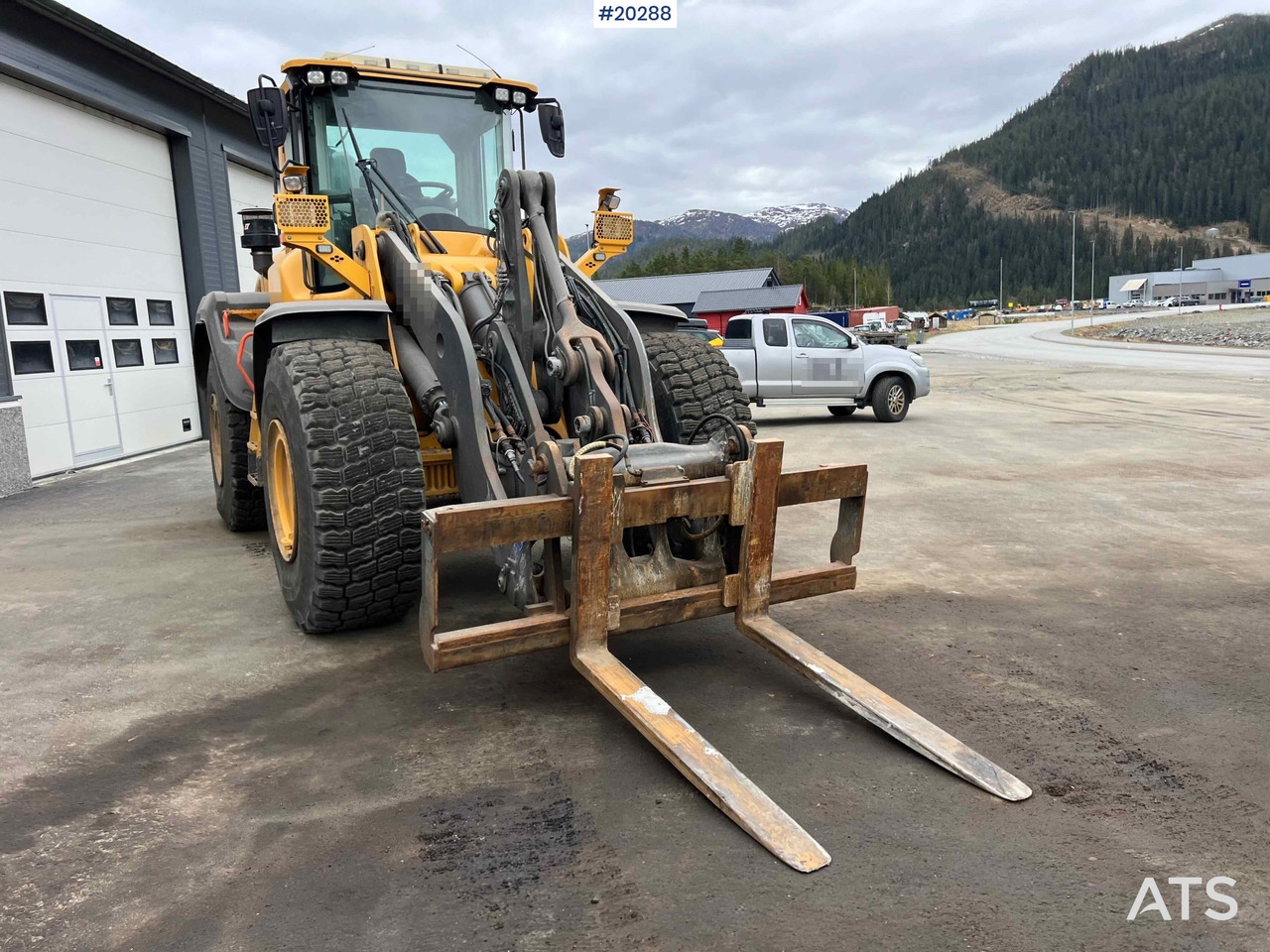 Volvo L110H - Wheel loader: picture 3 Volvo L110H - Wheel loader: picture 3