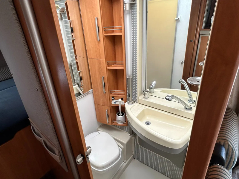 Integrated motorhome Fiat B644 6 personen HYMER de mooiste van Nederland: picture 11 Integrated motorhome Fiat B644 6 personen HYMER de mooiste van Nederland: picture 11