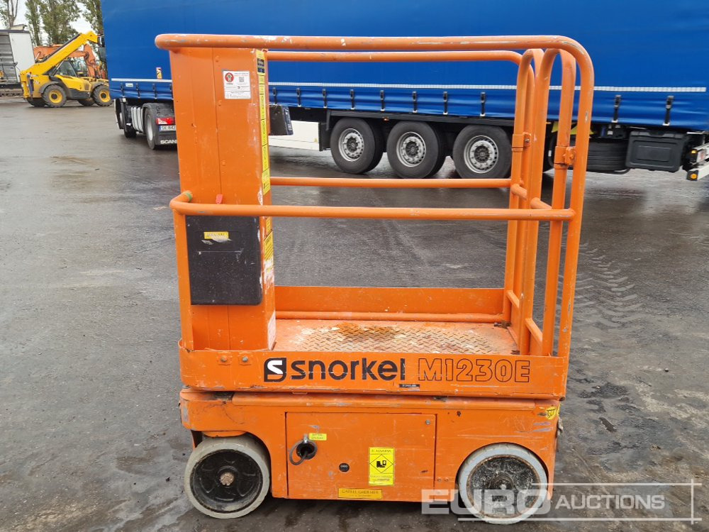 2011 Snorkel M1230E - Vertical mast lift: picture 5 2011 Snorkel M1230E - Vertical mast lift: picture 5