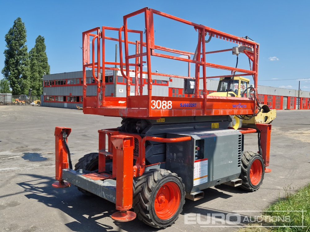 2012 SkyJack SJ6832RT - Aerial platform: picture 4 2012 SkyJack SJ6832RT - Aerial platform: picture 4