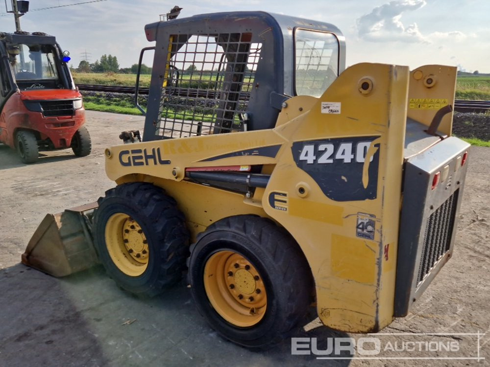 2013 Gehl 4240 - Skid steer loader: picture 3 2013 Gehl 4240 - Skid steer loader: picture 3