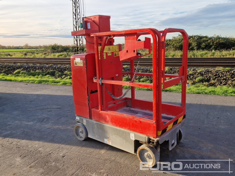 2014 Genie GRC-12 - Vertical mast lift: picture 2 2014 Genie GRC-12 - Vertical mast lift: picture 2