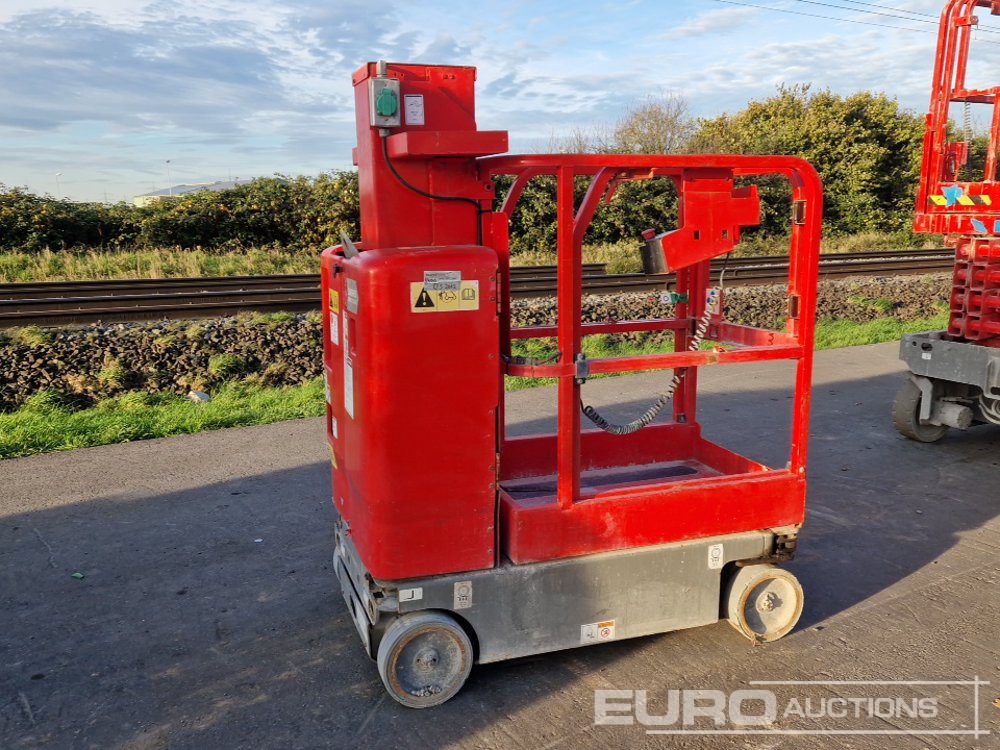 2014 Genie GRC-12 - Vertical mast lift: picture 1 2014 Genie GRC-12 - Vertical mast lift: picture 1