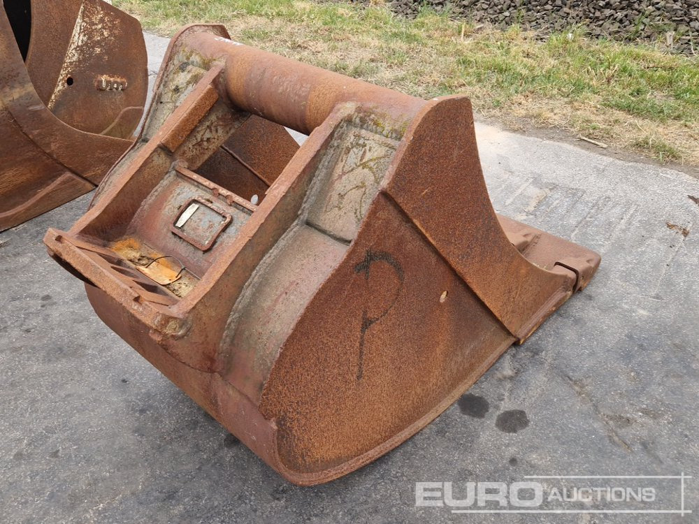32" Digging Bucket, Hyundai R170W - Bucket: picture 3 32" Digging Bucket, Hyundai R170W - Bucket: picture 3