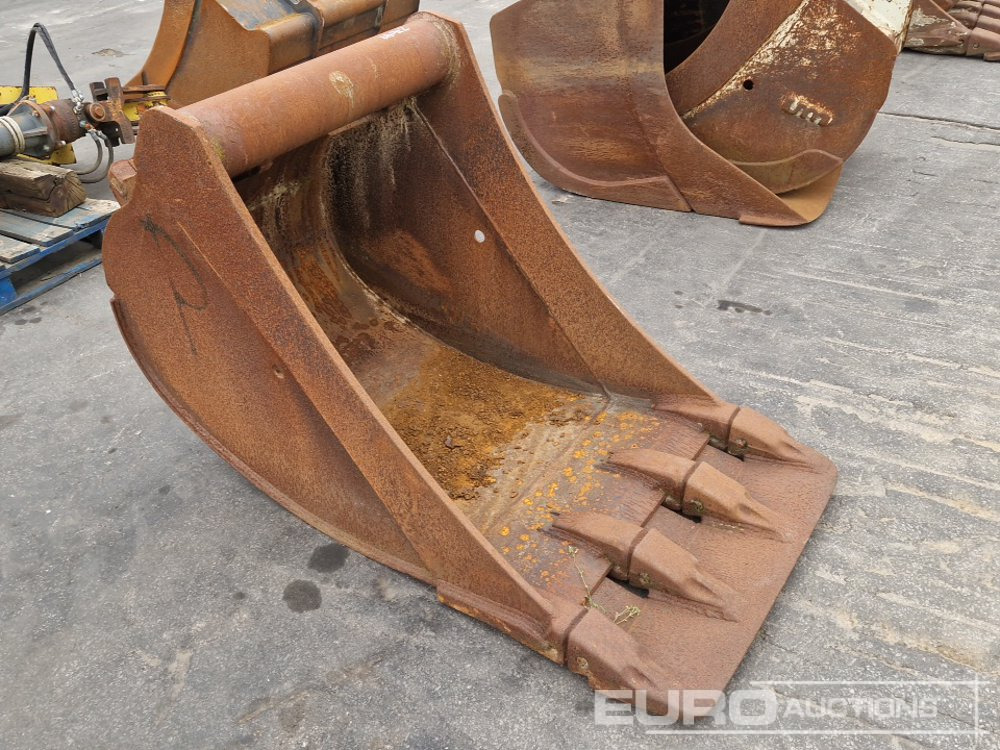 32" Digging Bucket, Hyundai R170W - Bucket: picture 4 32" Digging Bucket, Hyundai R170W - Bucket: picture 4
