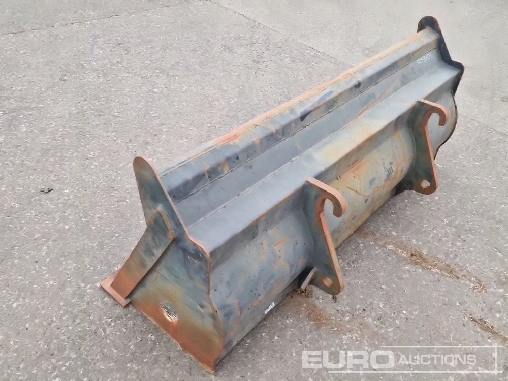Front Loading Bucket - Bucket: picture 2 Front Loading Bucket - Bucket: picture 2
