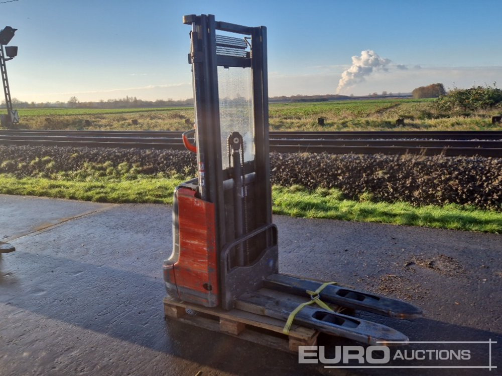 2012 Linde L12 - Material handling equipment: picture 4 2012 Linde L12 - Material handling equipment: picture 4