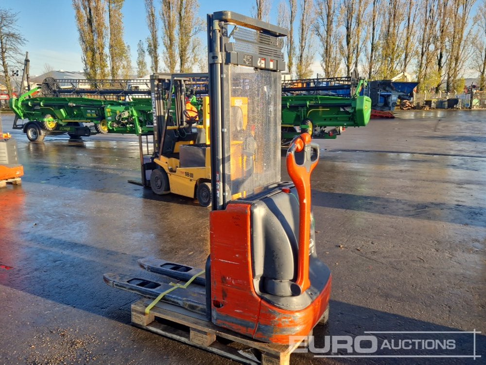 2012 Linde L12 - Material handling equipment: picture 2 2012 Linde L12 - Material handling equipment: picture 2