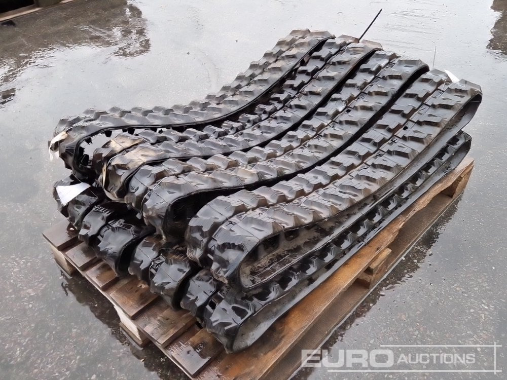 Pallet of Rubber Tracks 180x72x31 (8 of) - Track for Construction machinery: picture 1 Pallet of Rubber Tracks 180x72x31 (8 of) - Track for Construction machinery: picture 1
