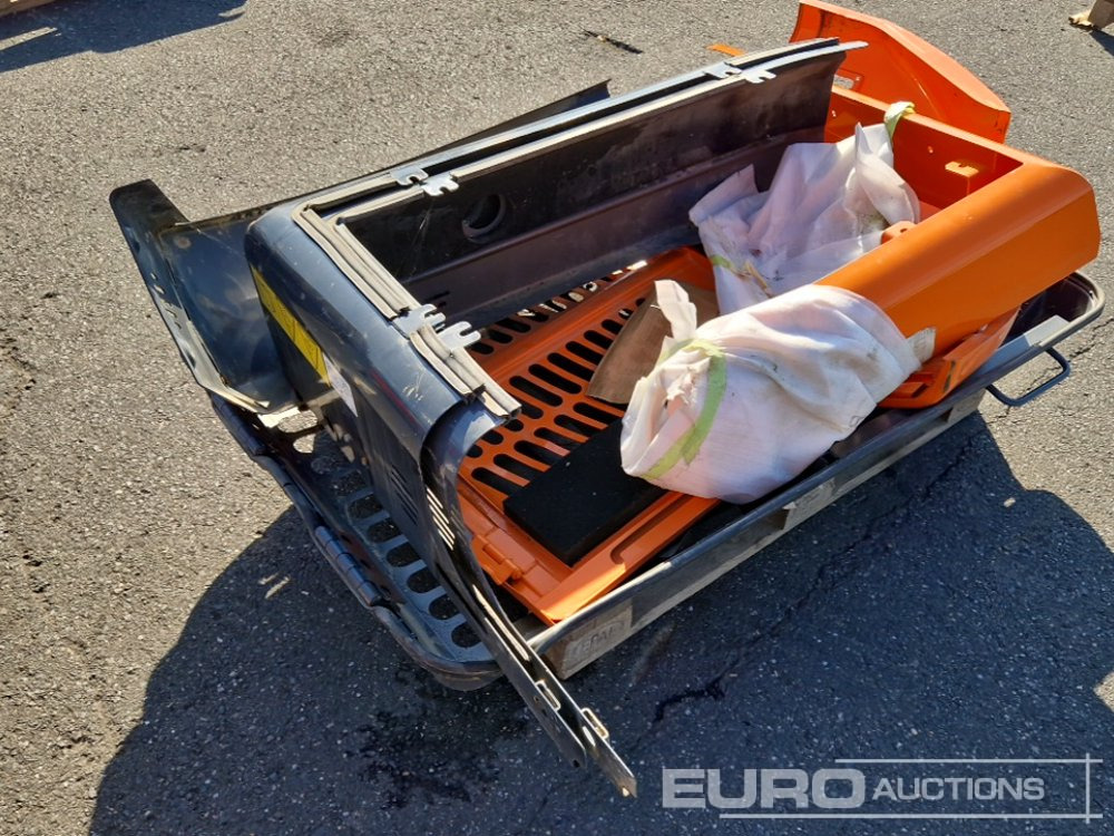 Bonnet Parts to suit Bobcat E85 - Spare parts: picture 2 Bonnet Parts to suit Bobcat E85 - Spare parts: picture 2