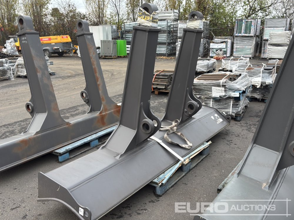 Dozer Blade to suit Volvo ECR235E - Spare parts for Excavator: picture 3 Dozer Blade to suit Volvo ECR235E - Spare parts for Excavator: picture 3