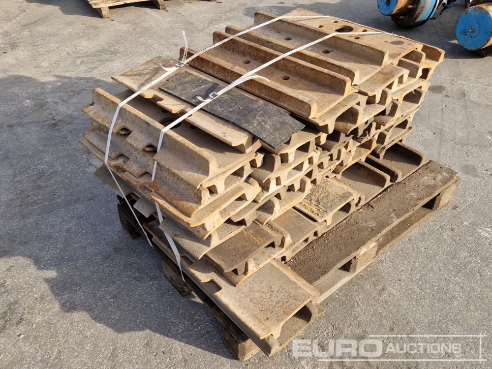 Track Pads to suit Volvo EC480 - Spare parts for Excavator: picture 3 Track Pads to suit Volvo EC480 - Spare parts for Excavator: picture 3