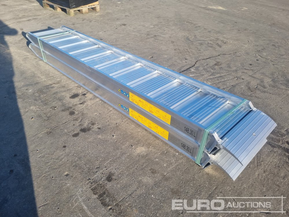 Unused 148.30L Aluminium Loading Rampes (2 of) 9000KG Capacity, 3000mm Length - Loading ramp: picture 2 Unused 148.30L Aluminium Loading Rampes (2 of) 9000KG Capacity, 3000mm Length - Loading ramp: picture 2