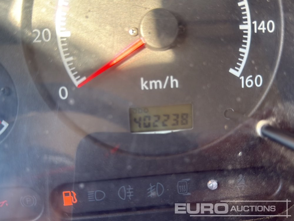 Dropside/ Flatbed truck 2004 Nissan Cabstar: picture 43