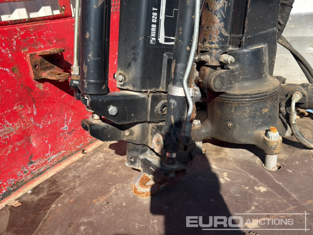 Dropside/ Flatbed truck 2004 Nissan Cabstar: picture 17