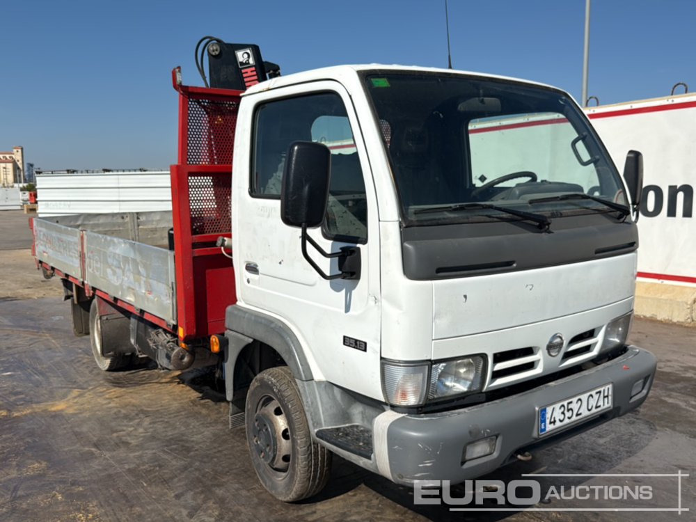 Dropside/ Flatbed truck 2004 Nissan Cabstar: picture 7