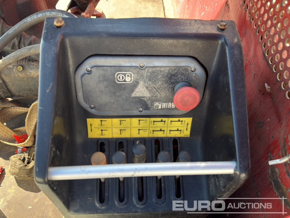 Dropside/ Flatbed truck 2004 Nissan Cabstar: picture 20