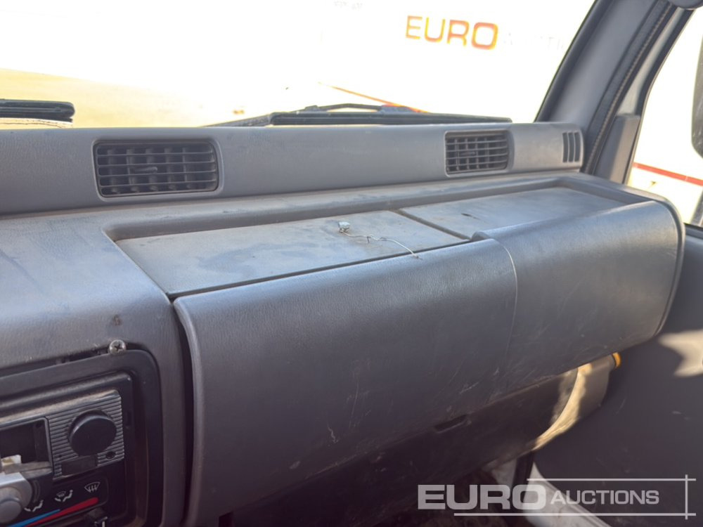 Dropside/ Flatbed truck 2004 Nissan Cabstar: picture 33