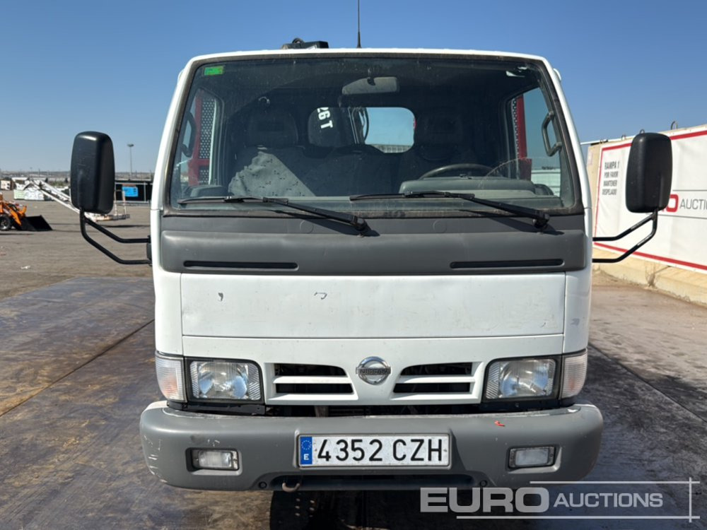 Dropside/ Flatbed truck 2004 Nissan Cabstar: picture 8