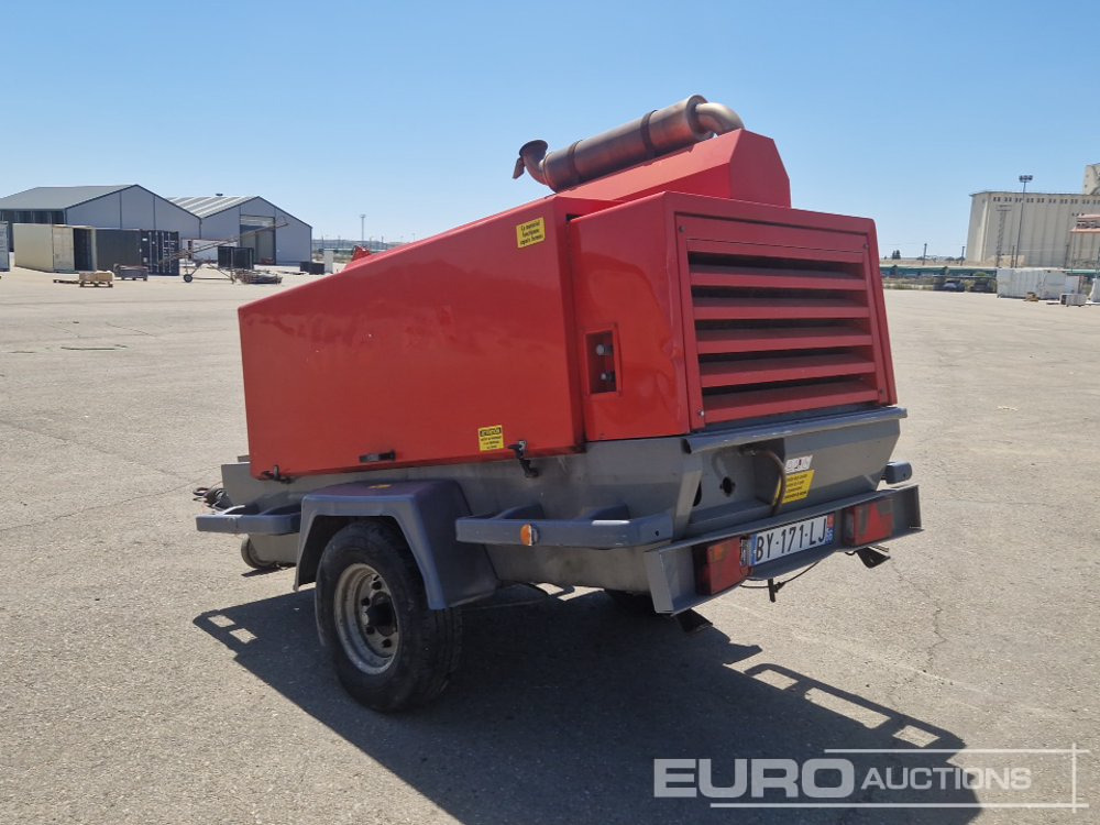 2011 Atlas Copco XAHS186DD 375CFM - Air compressor: picture 3 2011 Atlas Copco XAHS186DD 375CFM - Air compressor: picture 3