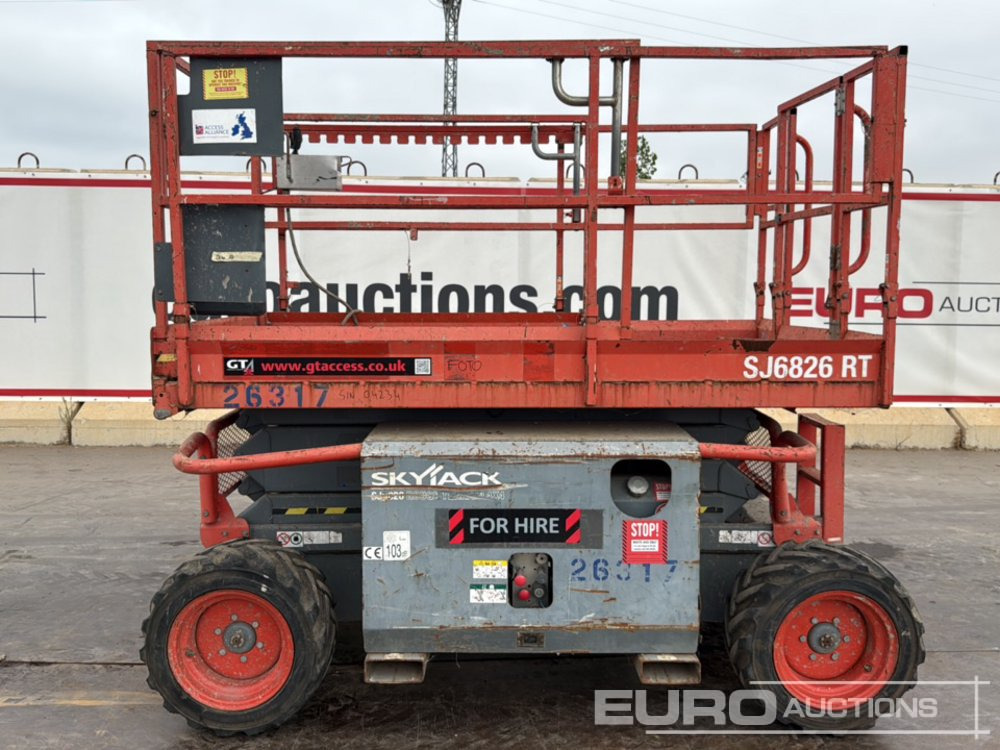 2013 SkyJack SJ6826RT - Scissor lift: picture 2 2013 SkyJack SJ6826RT - Scissor lift: picture 2
