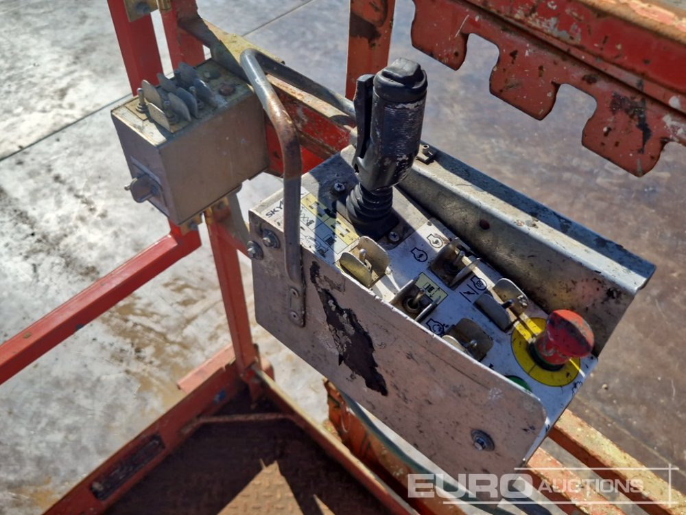 Aerial platform 2015 SkyJack SJ6826RT: picture 19
