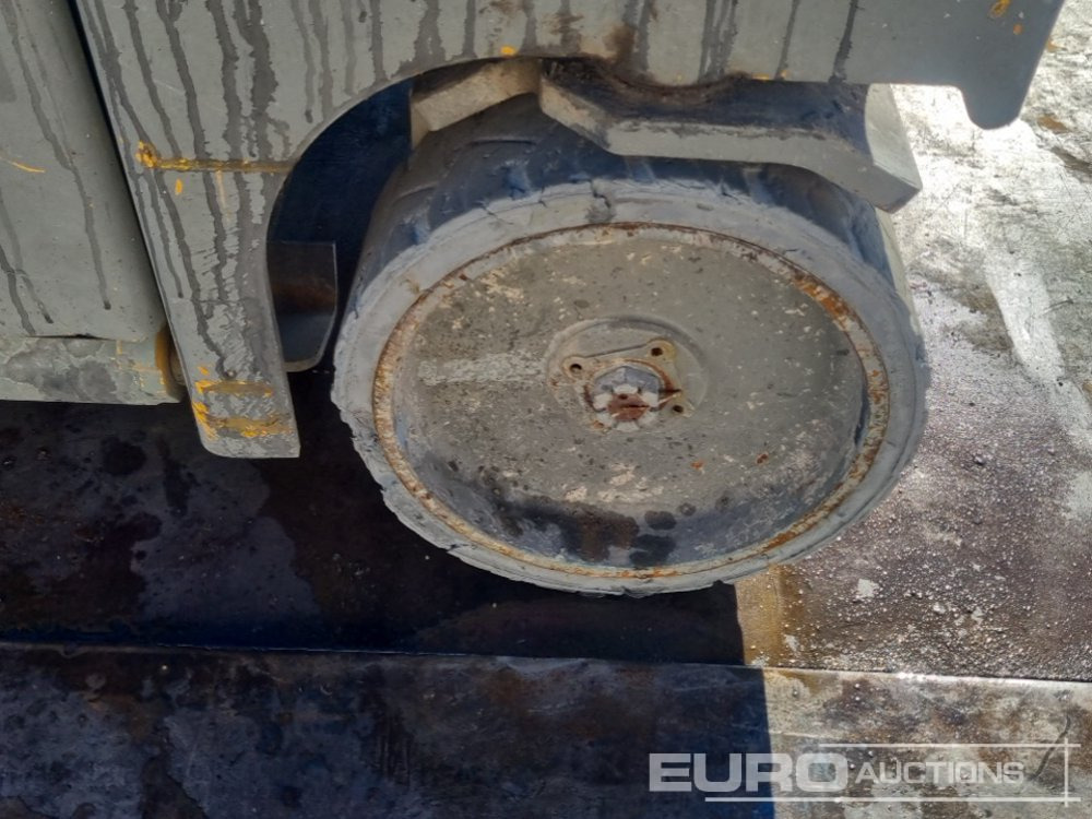 Aerial platform Haulotte Compact 10: picture 12 Aerial platform Haulotte Compact 10: picture 12