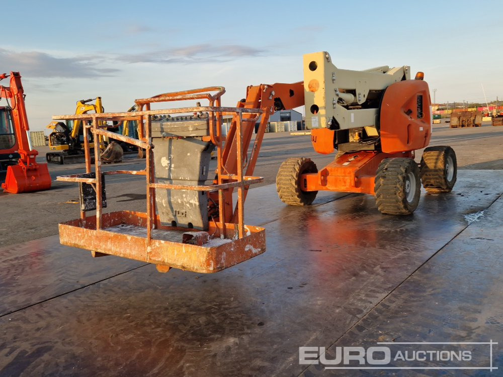 JLG 4x4 Articulating Boom Lift, 15.7 Working Height, 230kg Platform Capacity - Aerial platform: picture 5 JLG 4x4 Articulating Boom Lift, 15.7 Working Height, 230kg Platform Capacity - Aerial platform: picture 5