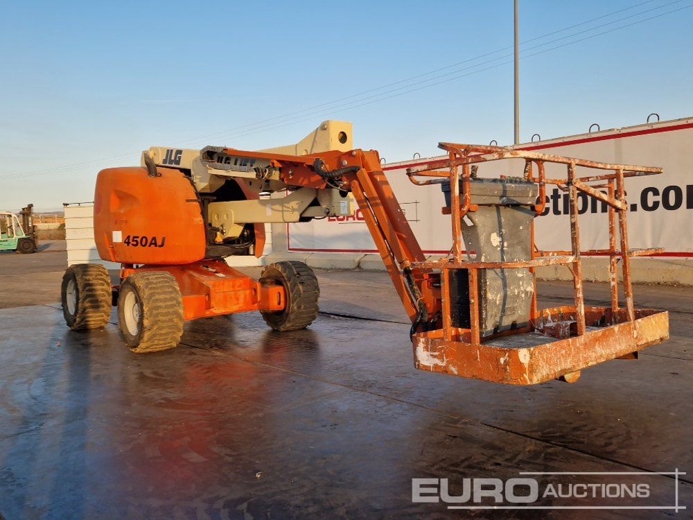 JLG 4x4 Articulating Boom Lift, 15.7 Working Height, 230kg Platform Capacity - Aerial platform: picture 3 JLG 4x4 Articulating Boom Lift, 15.7 Working Height, 230kg Platform Capacity - Aerial platform: picture 3