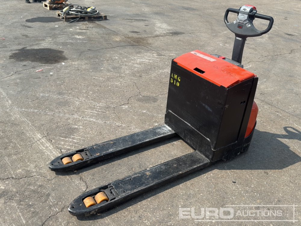 2012 BT LWE 180 - Material handling equipment: picture 4 2012 BT LWE 180 - Material handling equipment: picture 4