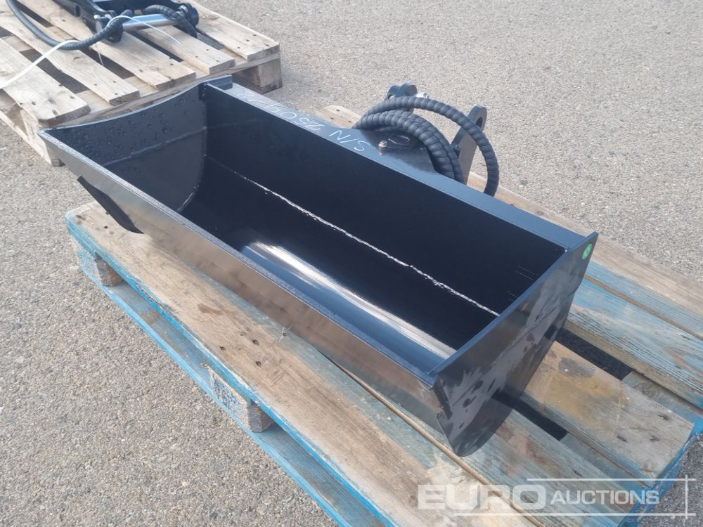 Unused 2025 Captok CK-D3T - Bucket: picture 2 Unused 2025 Captok CK-D3T - Bucket: picture 2
