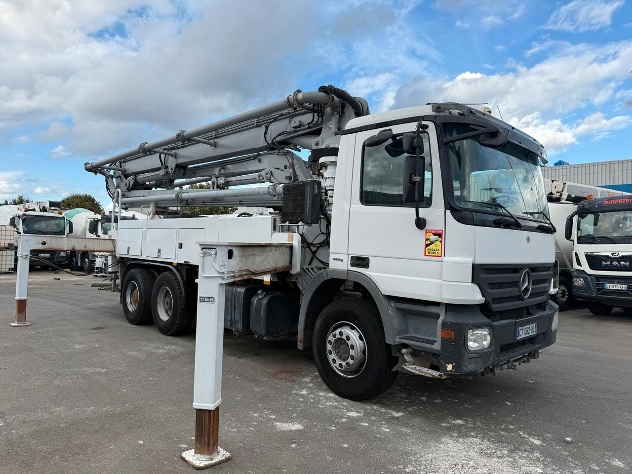 Mercedes-Benz Actros - Concrete pump truck: picture 2 Mercedes-Benz Actros - Concrete pump truck: picture 2